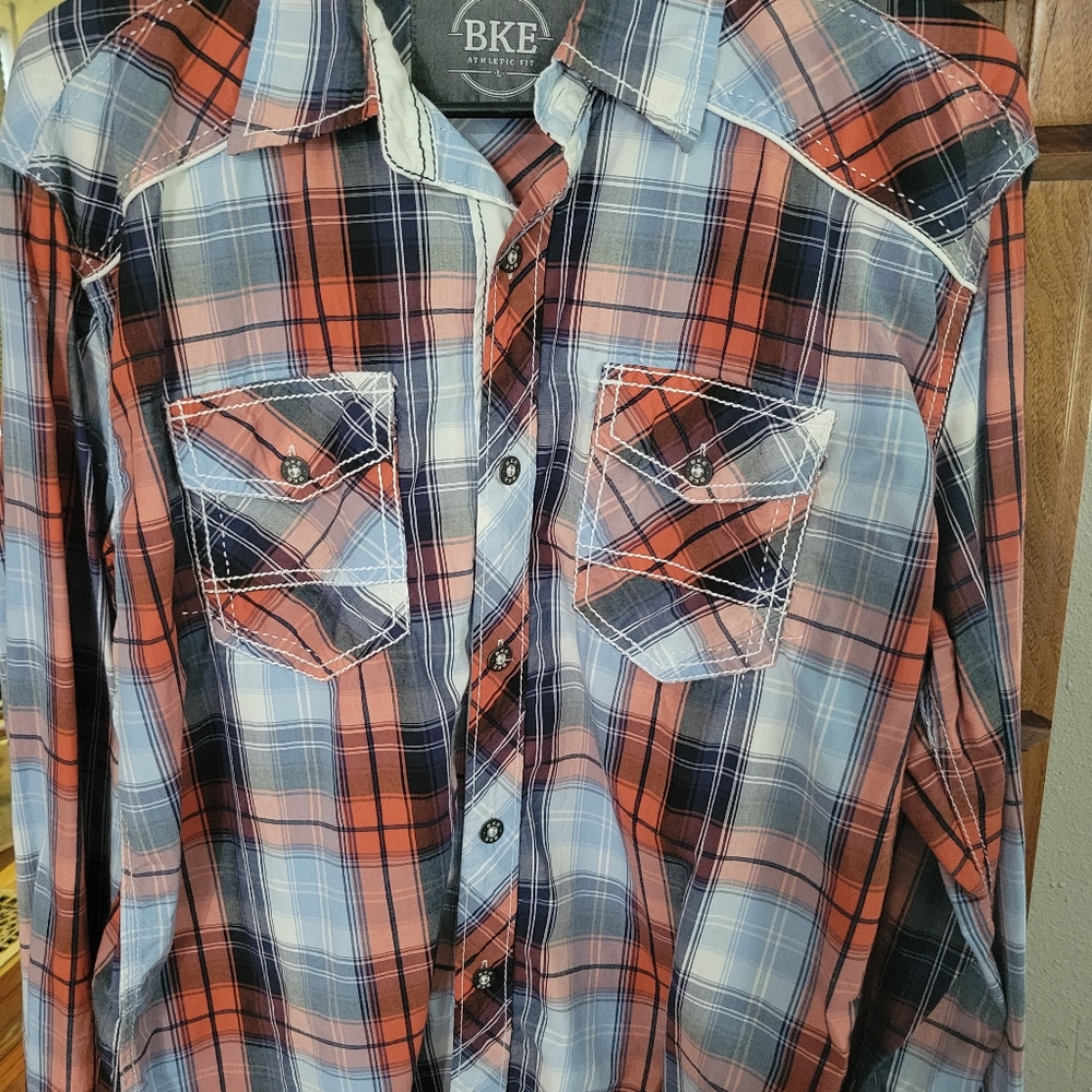 BKE Mens Athletic Fit casual button down shirt.  Excellent condition. Size Large